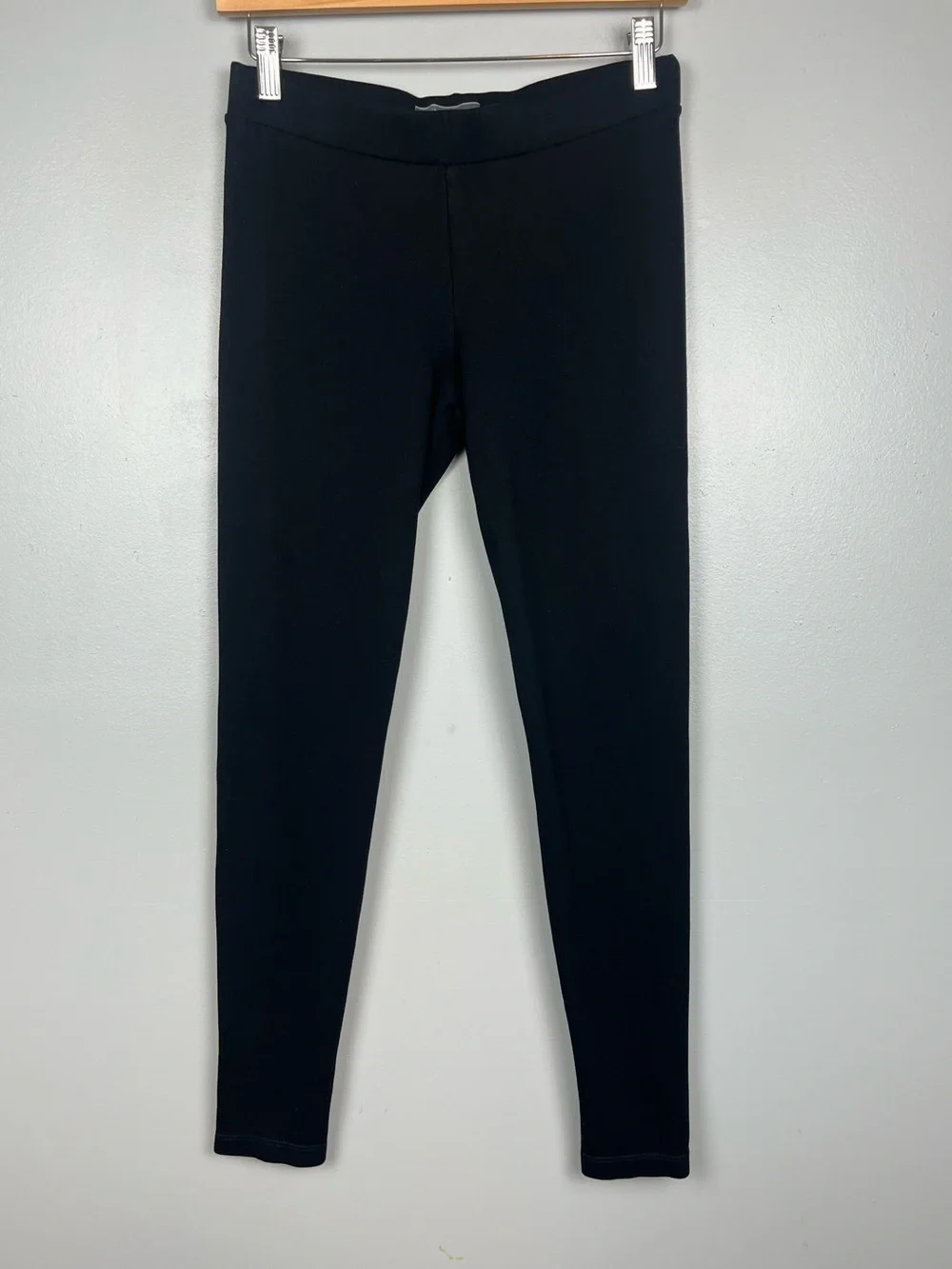 Vince black ponte knit back seam leggings, size small.